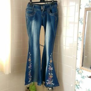 NWOT MAGIC GARDEN Jeans